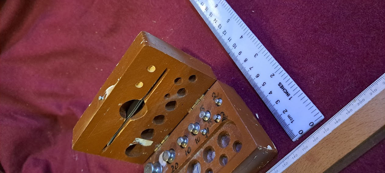 Vintage weight set & wood boxes [TOL10188]