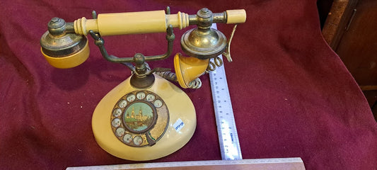 Antique analog telephone [INS10438]
