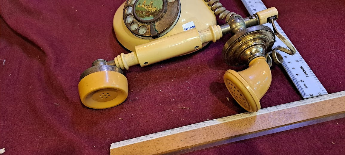 Antique analog telephone [INS10438]