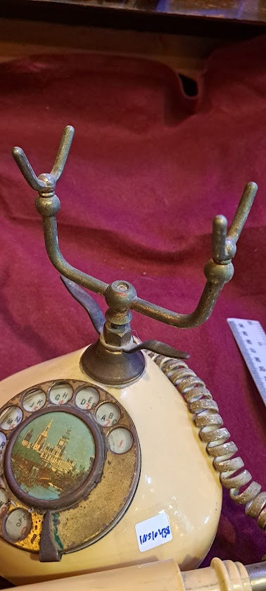Antique analog telephone [INS10438]