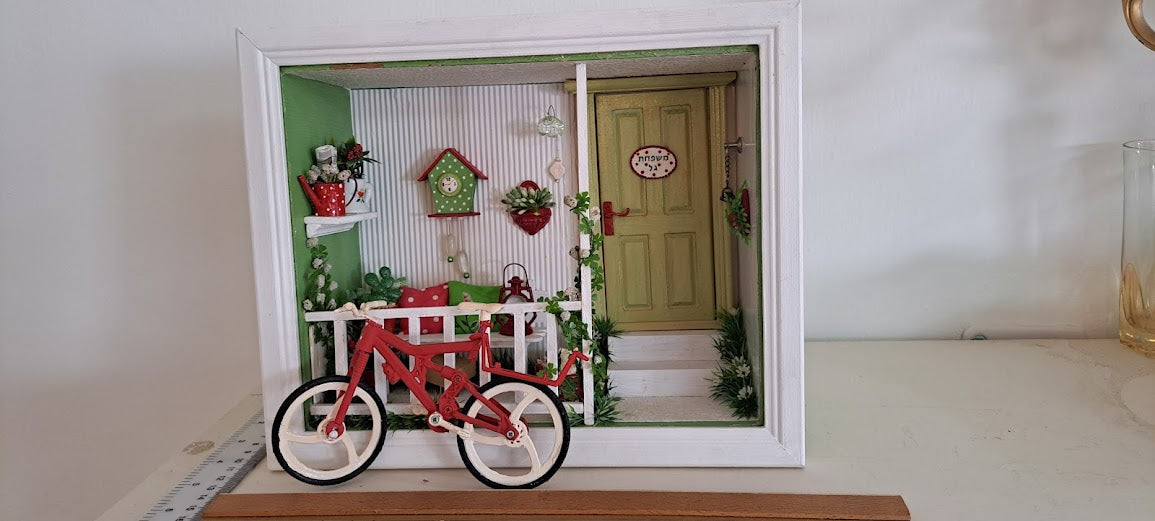 Miniature handmade art in box [ART10211]