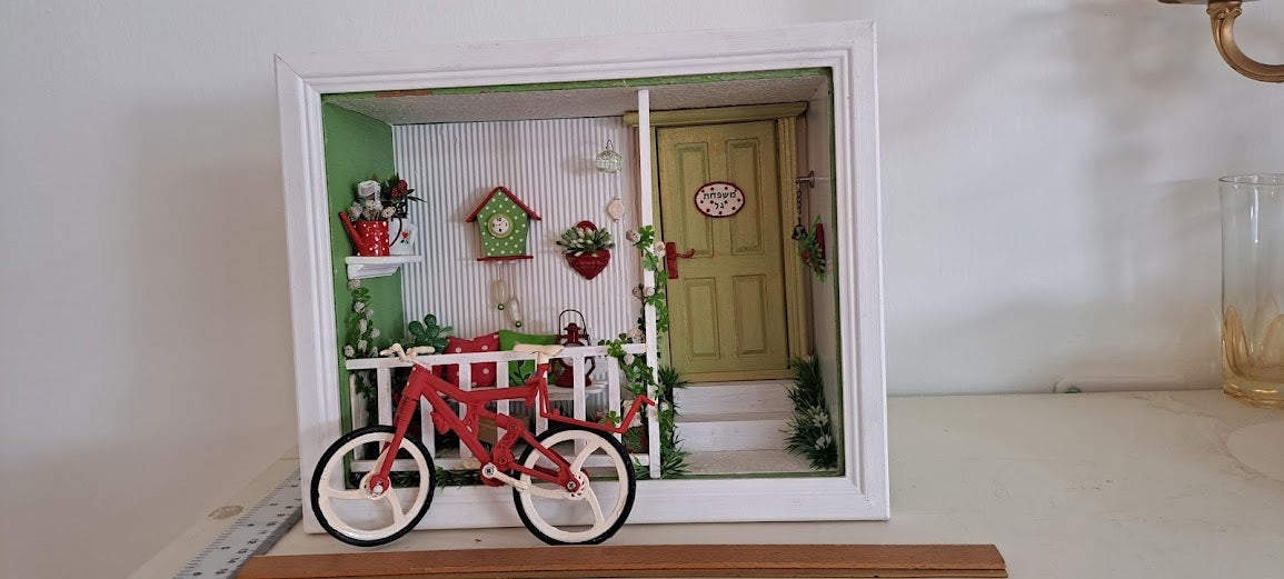 Miniature handmade art in box [ART10211]