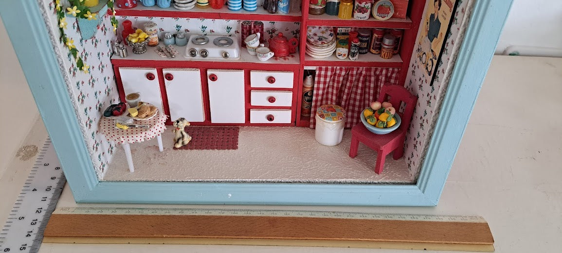 Miniature handmade art in box [ART10212]