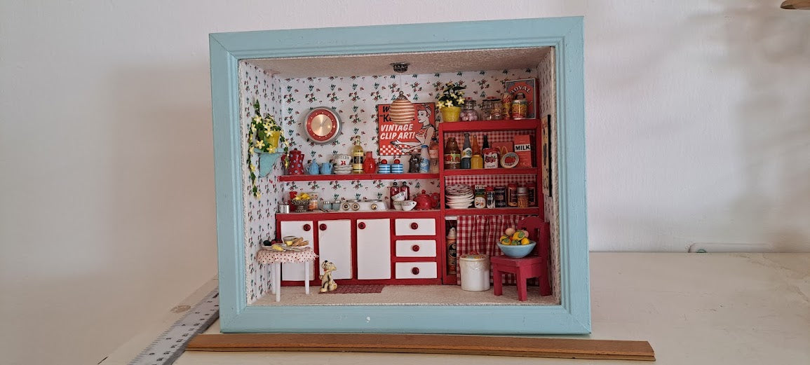Miniature handmade art in box [ART10212]