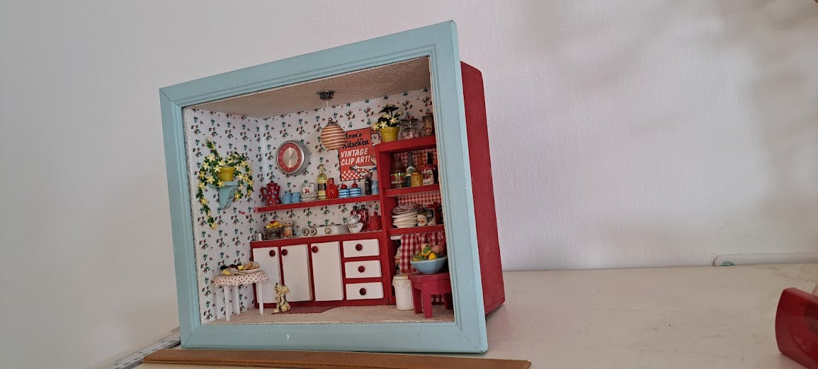Miniature handmade art in box [ART10212]