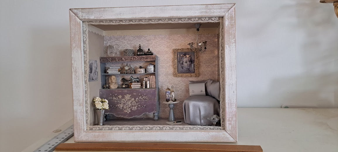 Miniature handmade art in box [ART10213]