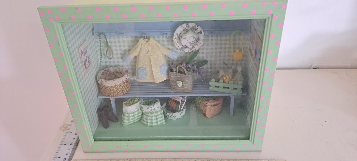 Miniature handmade art in box [ART10214]
