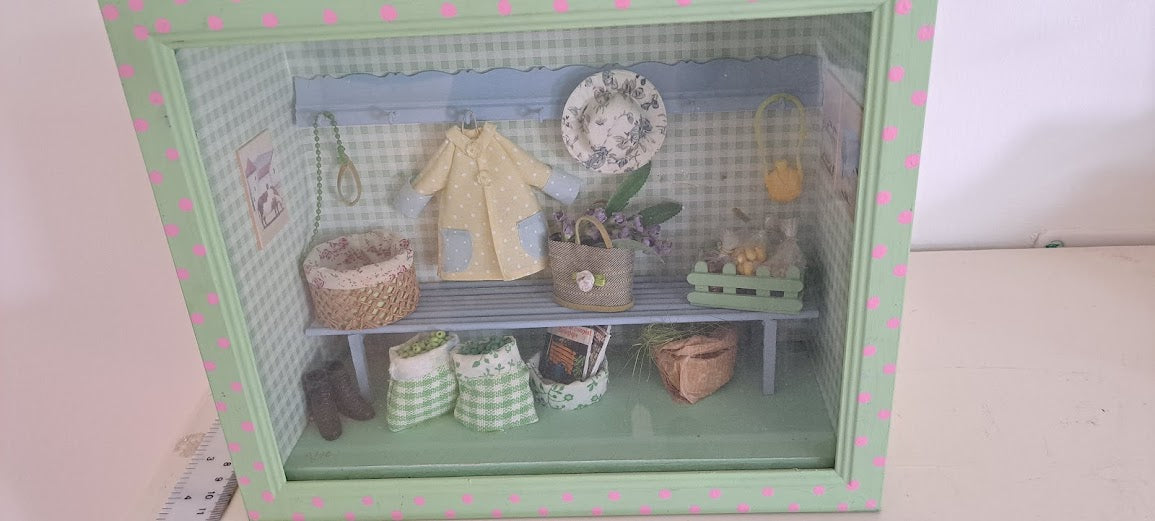 Miniature handmade art in box [ART10214]