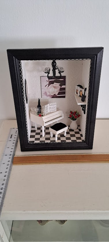 Miniature handmade art in box [ART10215]