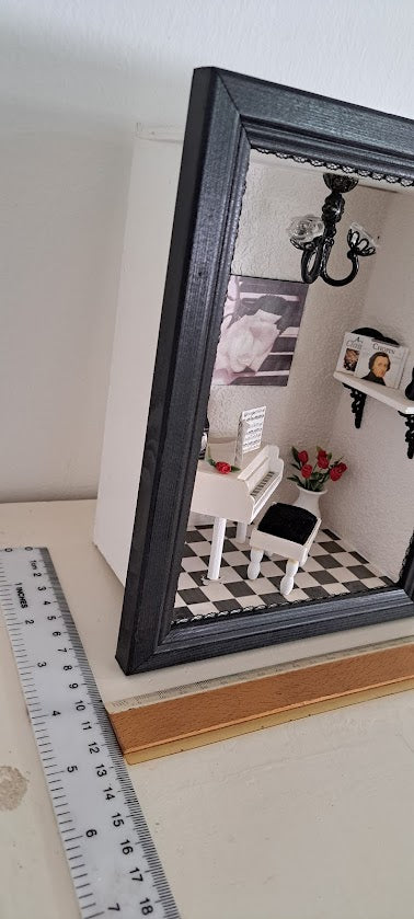 Miniature handmade art in box [ART10215]