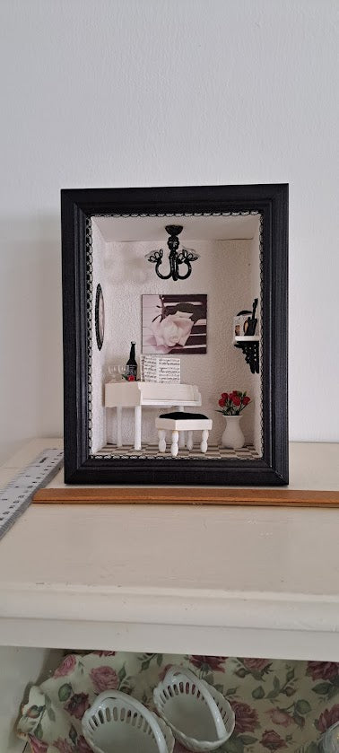 Miniature handmade art in box [ART10215]