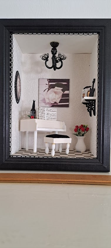 Miniature handmade art in box [ART10215]