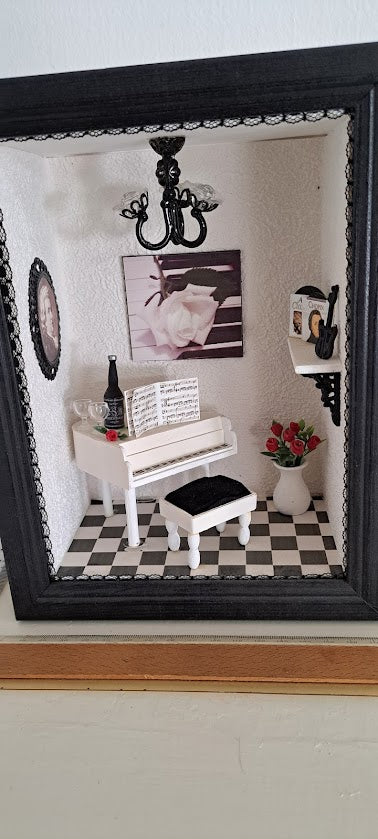 Miniature handmade art in box [ART10215]