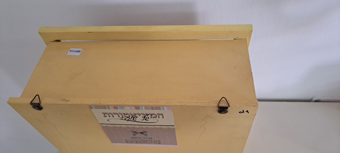 Miniature handmade art in box [ART10216]