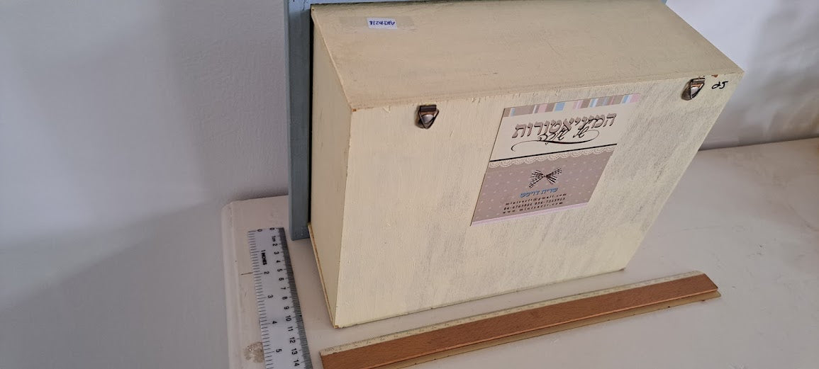 Miniature handmade art in box [ART10218]