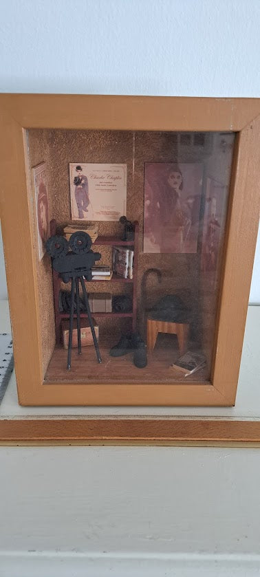 Miniature handmade art in box [ART10220]