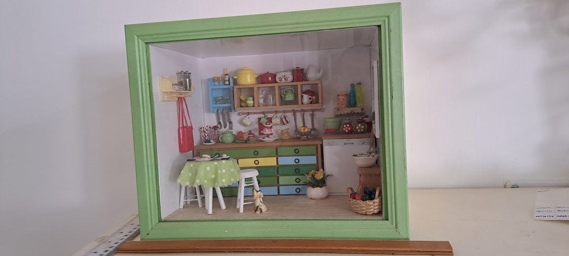 Miniature handmade art in box [ART10221]