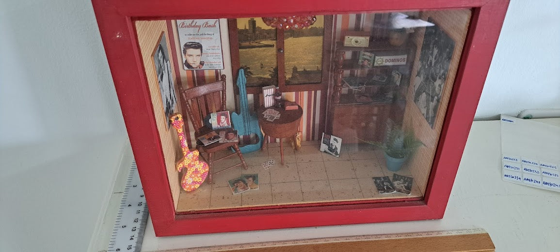Miniature handmade art in box [ART10222]