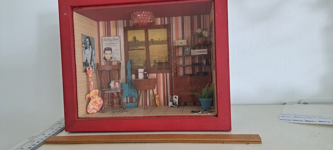 Miniature handmade art in box [ART10222]