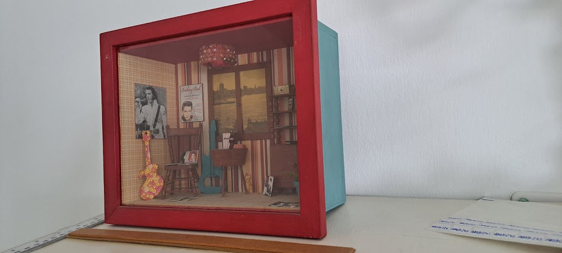 Miniature handmade art in box [ART10222]