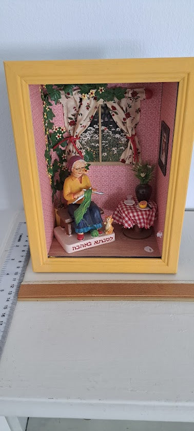 Miniature handmade art in box [ART10223]