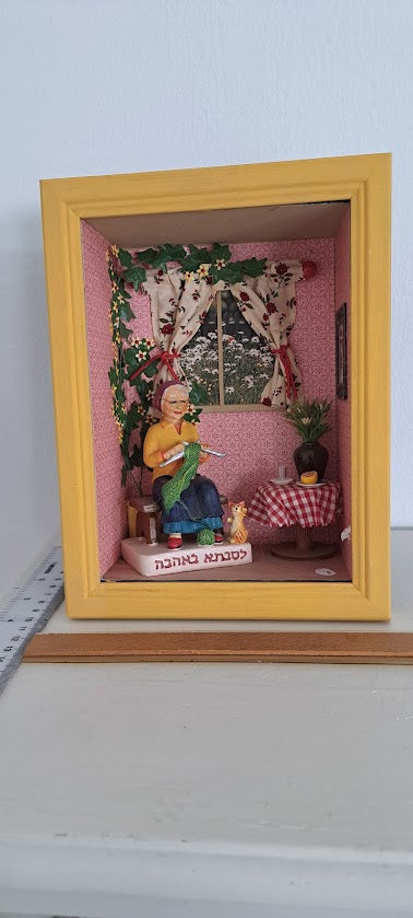 Miniature handmade art in box [ART10223]