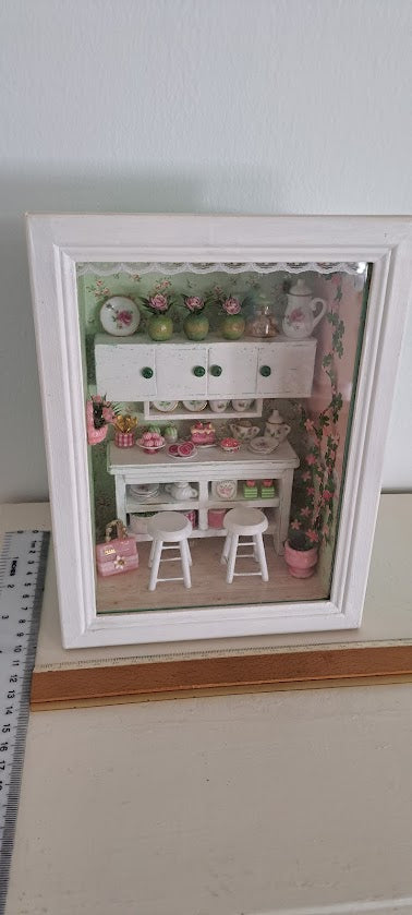 Miniature handmade art in box [ATR10224]