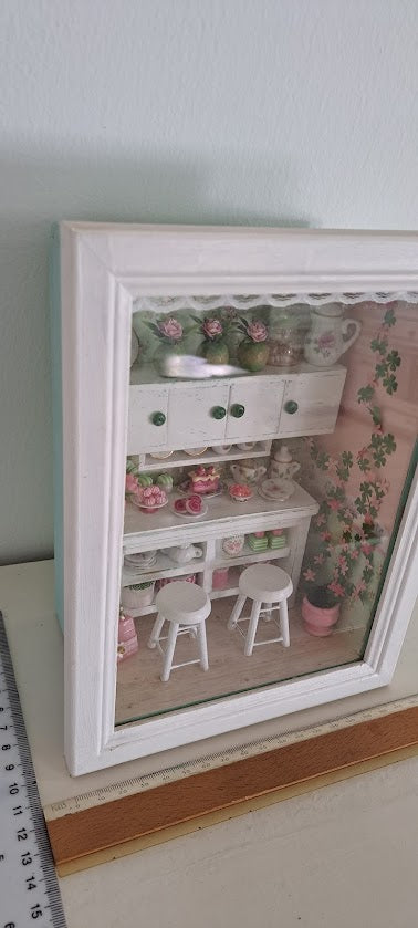 Miniature handmade art in box [ATR10224]