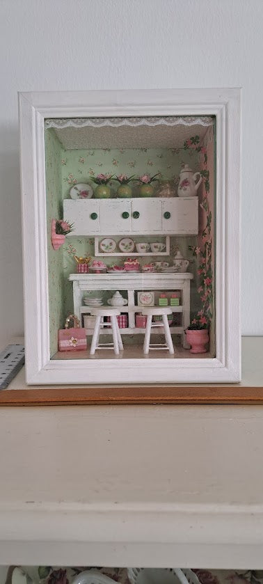 Miniature handmade art in box [ATR10224]