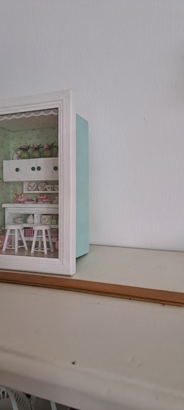 Miniature handmade art in box [ATR10224]