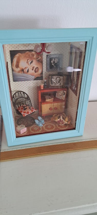 Miniature handmade art in box [ART10225]