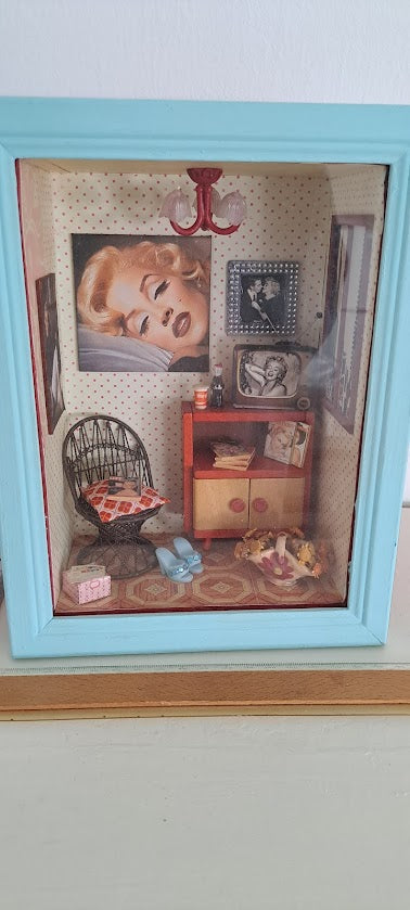 Miniature handmade art in box [ART10225]