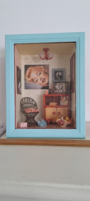 Miniature handmade art in box [ART10225]