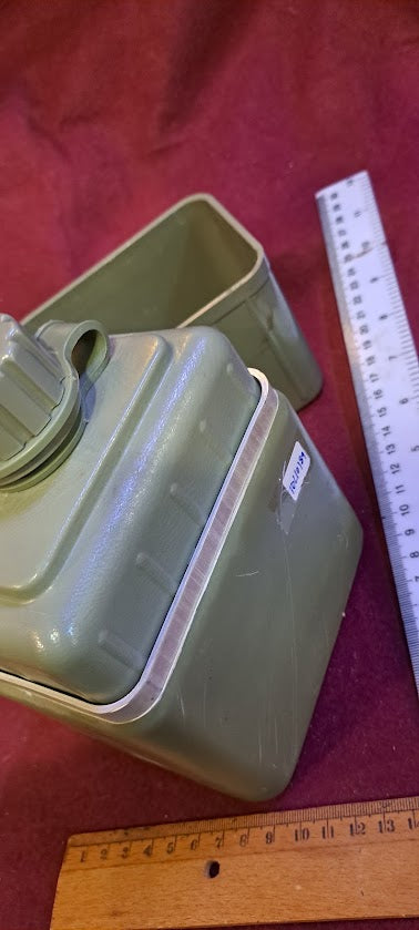 Old army water bottle [TOL10189]