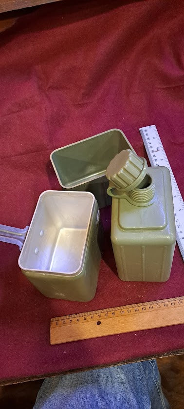 Old army water bottle [TOL10189]