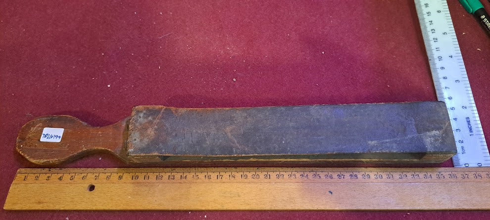 Antique razor sharpener [TOL10199]