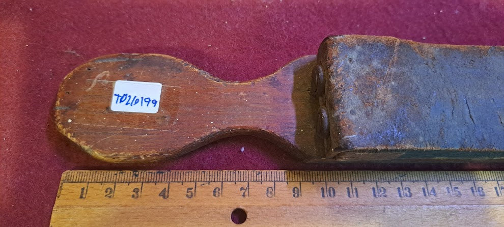 Antique razor sharpener [TOL10199]