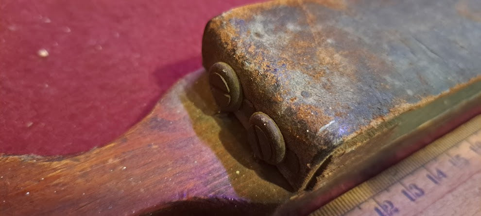Antique razor sharpener [TOL10199]