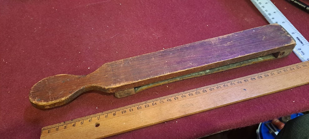 Antique razor sharpener [TOL10199]