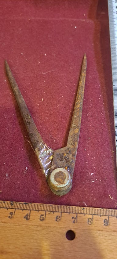 Antique iron caliper [TOL10201]