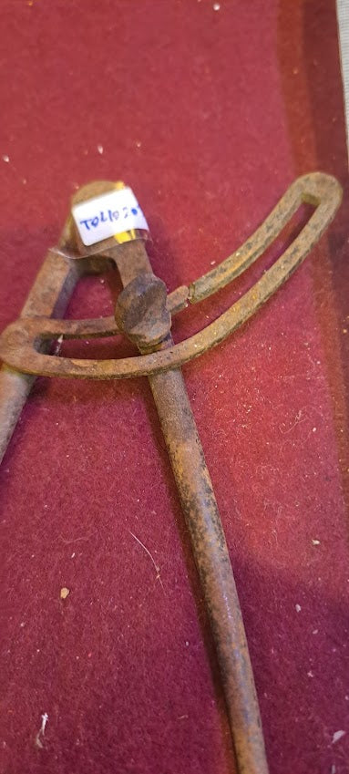 Antique iron caliper [TO10203]