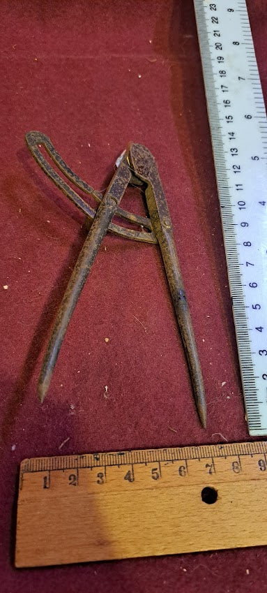 Antique iron caliper [TO10203]