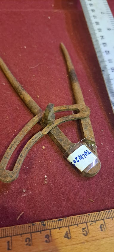 Antique iron caliper [TO10203]