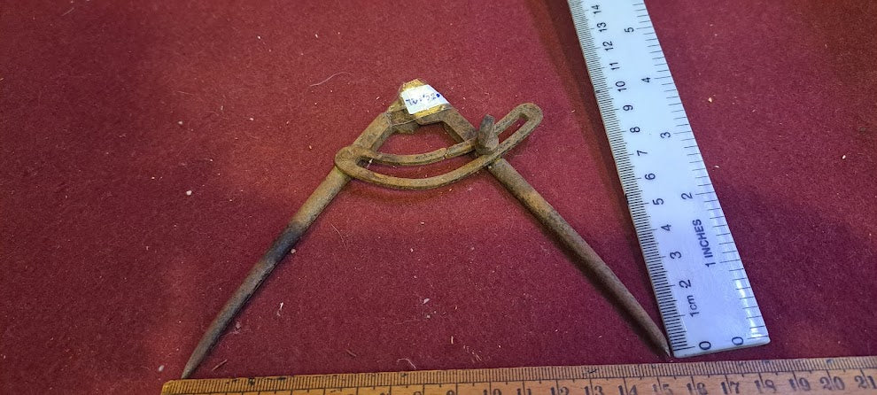 Antique iron caliper [TO10203]