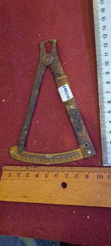 Antique Iron Caliper Micrometer [TOL10207]
