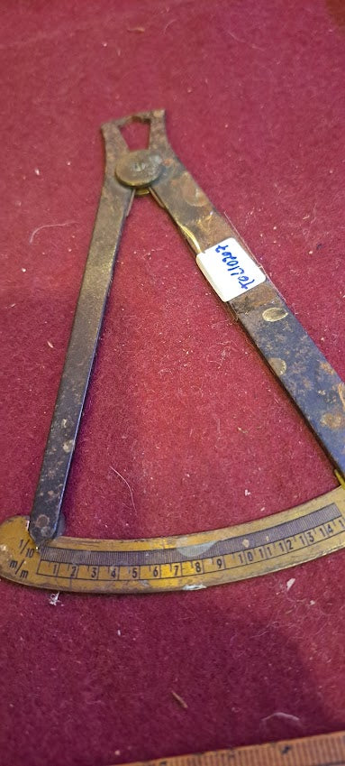 Antique Iron Caliper Micrometer [TOL10207]