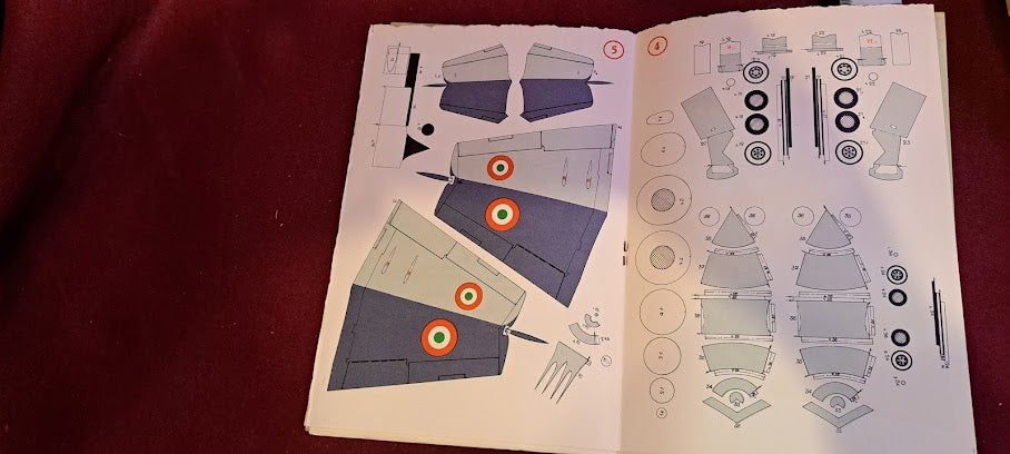 Old Cardboard Airplane Model for Assembly - Sea hawk Hunter [BOK10318]