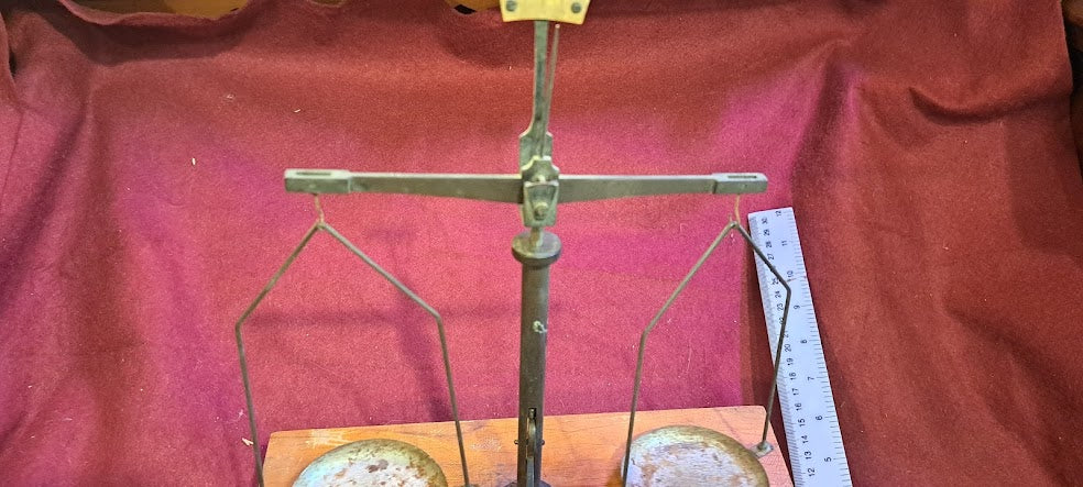 Antique Delicate Libra Weight with wood box [INS10452]