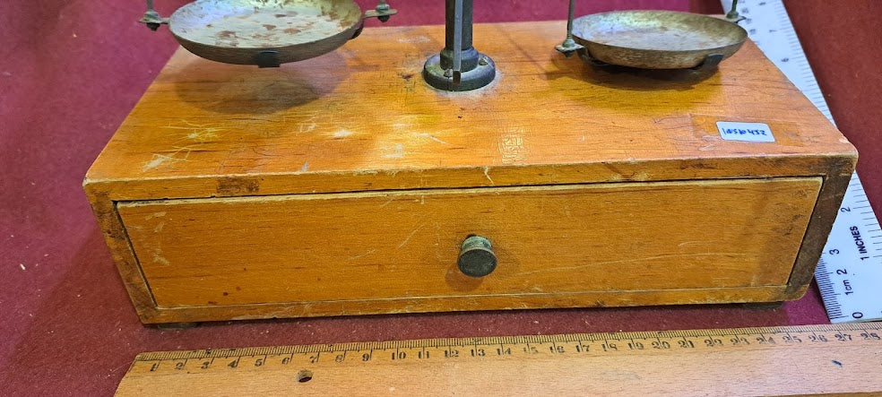 Antique Delicate Libra Weight with wood box [INS10452]