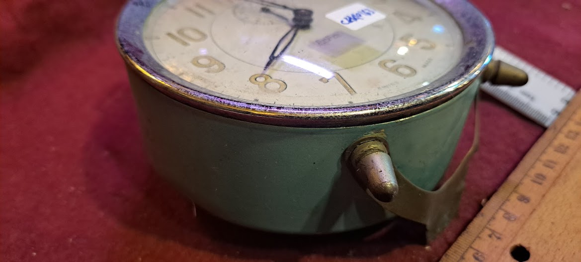Old mechanical desk clock [CLK10163]